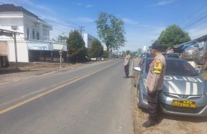 Polsek Blambangan Umpu Gelar Patroli Siang di Jalinsum Bumi Ratu