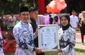 Budaya, Apresiasi, dan Pesan Moral Warnai Peringatan Hari Guru Nasional 2025 di Lampung Barat