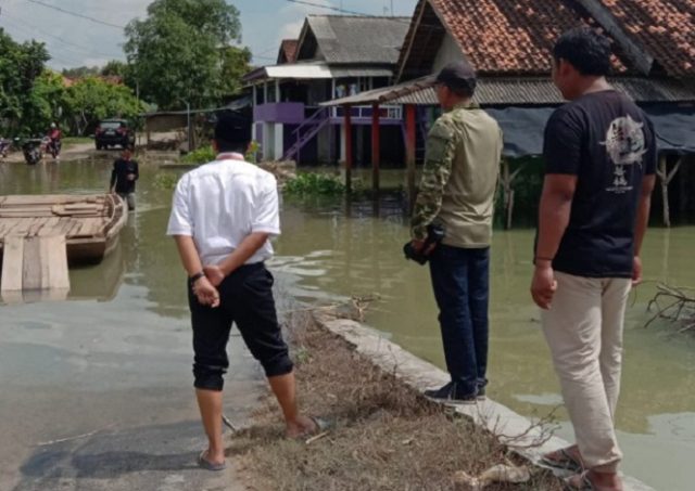 Anggota-DPRD-Lampung-Pastikan-Jembatan-Kali-Pasir
