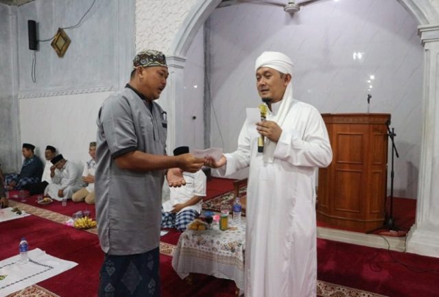 Anggota-DPRD-Puji-Sartono-Isi-Tausiyah-Peringatan-Isra-Miraj
