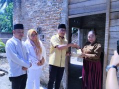 Ketua DPD II Golkar Tulang Bawang Turun Langsung Kerumah Penduduk Bagikan 248 kg Daging Kurban