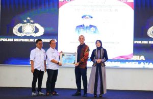 SMSI Tulang Bawang Berikan Piagam Best Partner kepada AKBP Yuliansyah di Acara Pisah Sambut Kapolres
